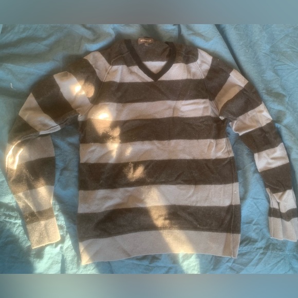 Blue and grey striped wool sweater! - Picture 10 of 11
